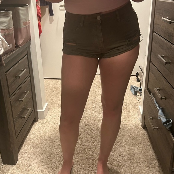 Forever21 distressed low waisted Jean Shorts - Picture 6 of 8